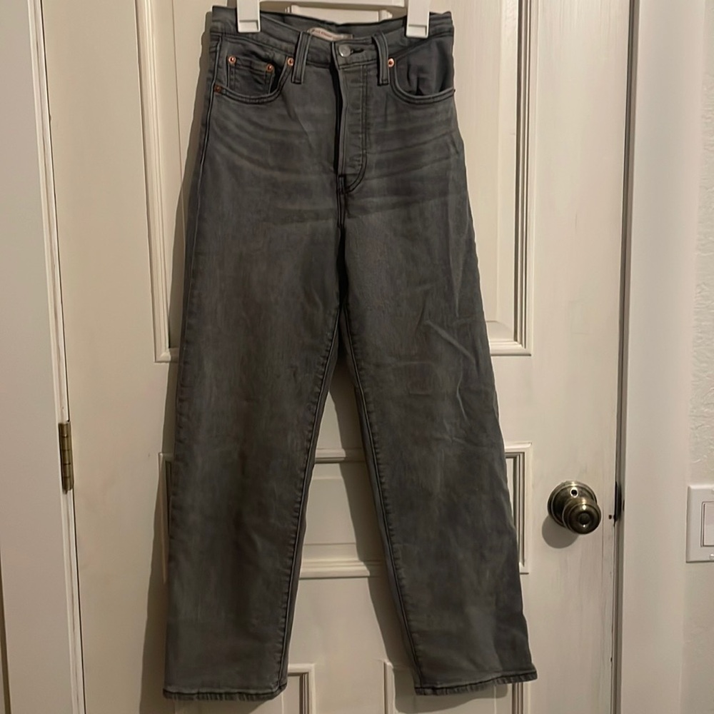 Grey Levi’s Ribcage Straight Ankle